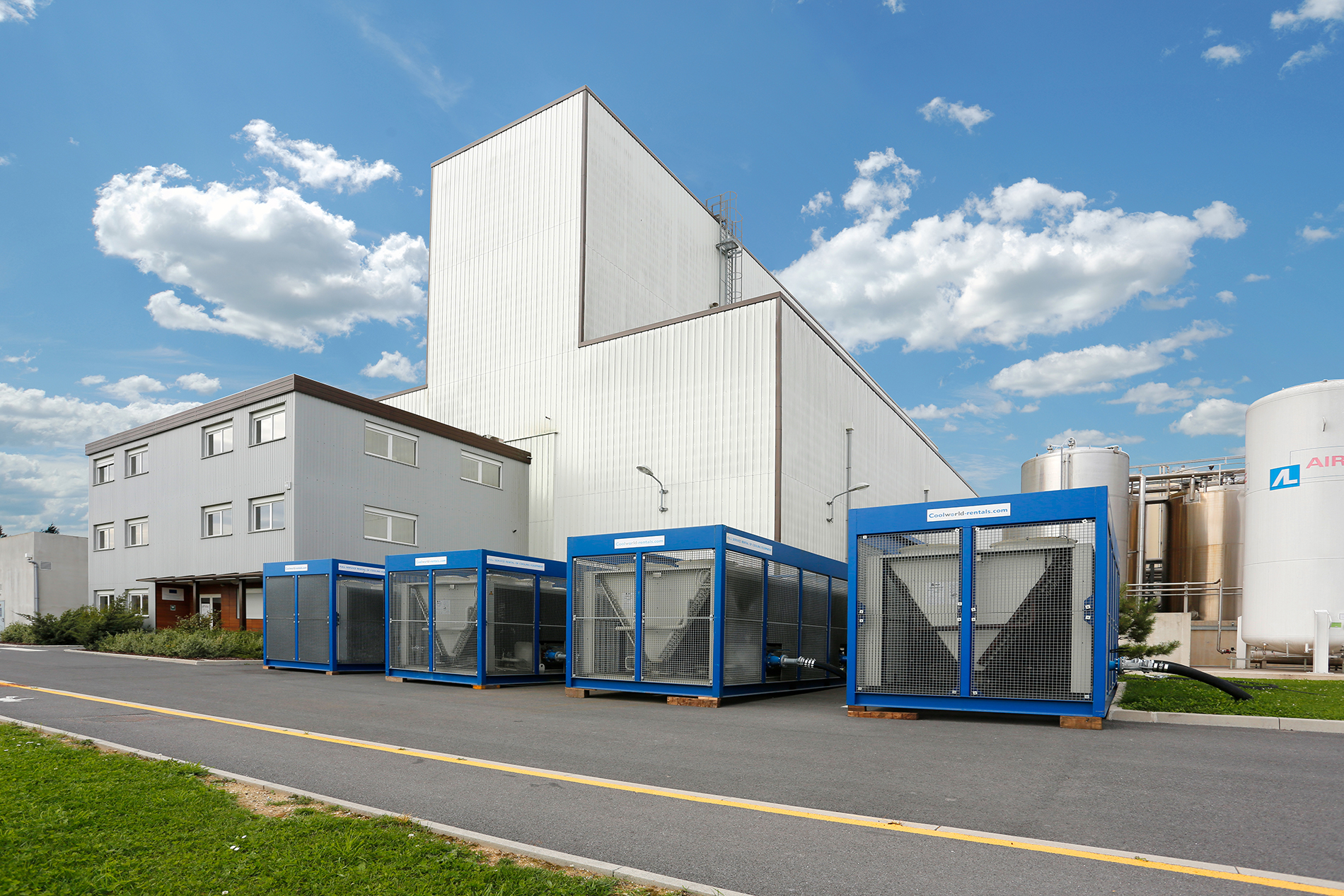 rental chillers at industrial large building site