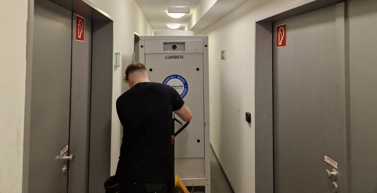 Système de refroidissement temporaire pour la salle des serveurs pendant les travaux de rénovation — Photo du projet n° 1