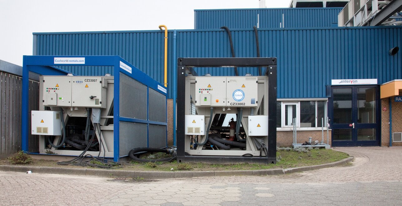 Door snelle interventie en plaatsing van 2 chillers van 570 kW werd bedrijfsschade voorkomen.