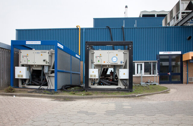 Door snelle interventie en plaatsing van 2 chillers van 570 kW werd bedrijfsschade voorkomen.