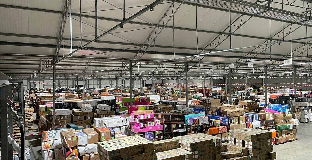 Hall de 15 000 m² refroidi avec des fleurs fraîches